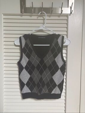 Brandy Melville Navy, Gray, and White Argyle V-Neck Sweater Vest
